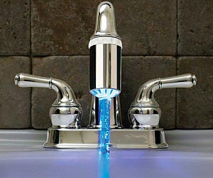 LED temperature faucet nozzle lets you know the temperature of the water coming out of your faucet